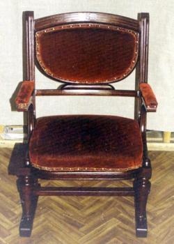 Кресло театральное, на котором сидел Столыпин